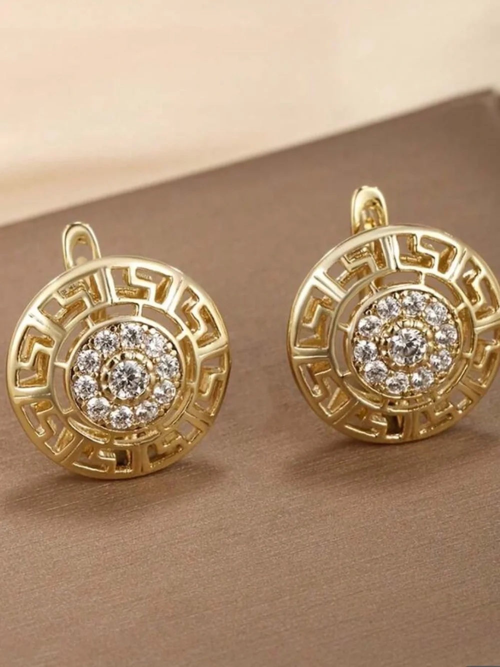 N/A elegant gold